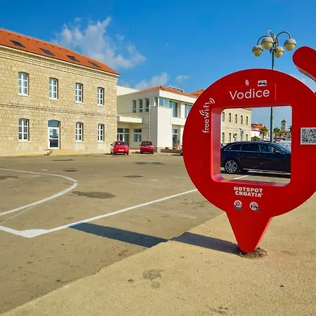 Pesic 1208 * Vodice